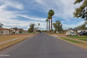 2206 N Laurel Ave, Phoenix, AZ 85007 - Photo 3