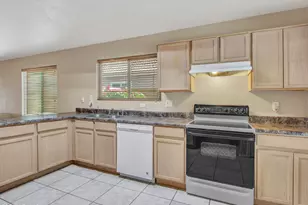 8916 W Deanna Dr, Peoria, AZ 85382 - Photo 9