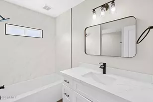 211 E Campo Desierto Rd, Tempe, AZ 85288 - Photo 17