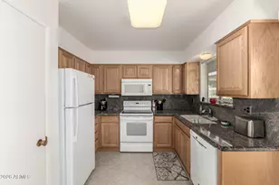 10428 W Roundelay Cir, Sun City, AZ 85351 - Photo 15