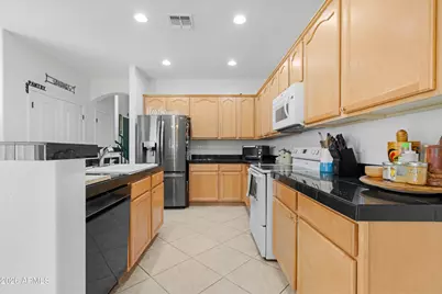 1802 E Donner Drive, Phoenix, AZ 85042 - Photo 11