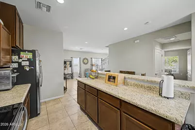 8225 S 5th Lane, Phoenix, AZ 85041 - Photo 9