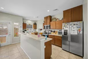 8225 S 5th Ln, Phoenix, AZ 85041 - Photo 11