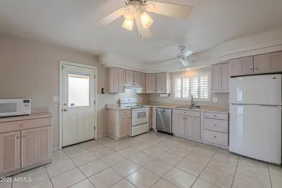 2139 E Betty Elyse Lane, Phoenix, AZ 85022 - Photo 9