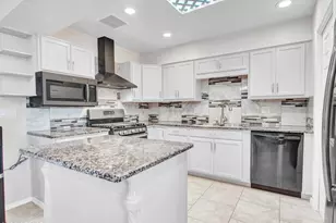 10848 W Connecticut Ave, Sun City, AZ 85351 - Photo 11