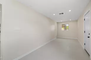 1325 E Avalon Dr, Phoenix, AZ 85014 - Photo 17