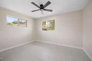 1325 E Avalon Dr, Phoenix, AZ 85014 - Photo 27