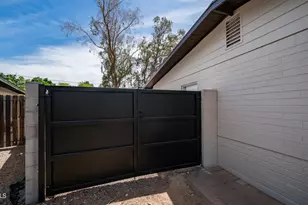 1325 E Avalon Dr, Phoenix, AZ 85014 - Photo 31