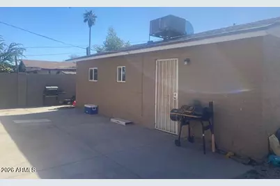 6706 N 55th Avenue, Glendale, AZ 85301 - Photo 9