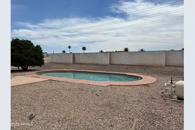 11001 W Granada Drive, Sun City, AZ 85373 - Photo 5