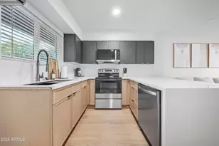 3110 N 37th St, Phoenix, AZ 85018 - Photo 9