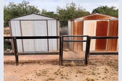 23152 W Staghorn Lane, Congress, AZ 85332 - Photo 29