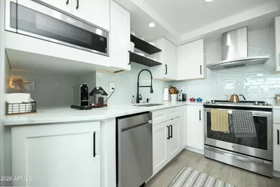 2323 N Central Avenue #1702, Phoenix, AZ 85004 - Photo 9