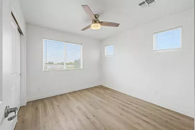 136 W Latona Road, Phoenix, AZ 85041 - Photo 29