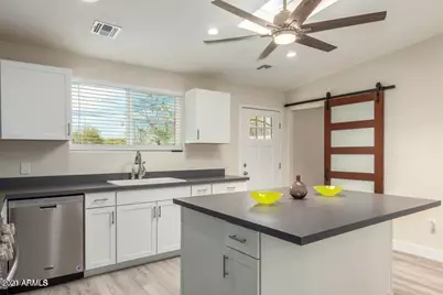 814 S 1st Avenue, Phoenix, AZ 85003 - Photo 17