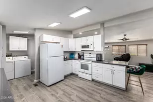 16021 N 70th Ave, Peoria, AZ 85382 - Photo 9