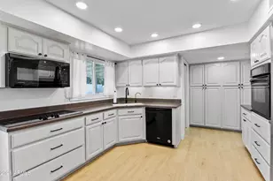 8537 E Jackrabbit Rd, Scottsdale, AZ 85250 - Photo 13