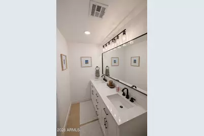 8537 E Jackrabbit Road, Scottsdale, AZ 85250 - Photo 11