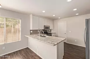 4631 E Lone Cactus Dr, Phoenix, AZ 85050 - Photo 5