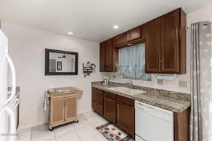 10619 W Coggins Dr, Sun City, AZ 85351 - Photo 9