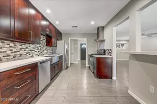 1326 E Avalon Dr, Phoenix, AZ 85014 - Photo 9