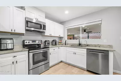 4146 W Desert Hills Drive, Phoenix, AZ 85029 - Photo 7