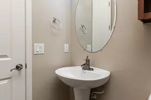 24212 N 24th Pl, Phoenix, AZ 85024 - Photo 9