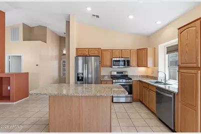 18064 W Buena Vista Drive, Surprise, AZ 85374 - Photo 11