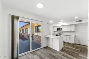 10927 W Peoria Ave, Sun City, AZ 85351 - Photo 9