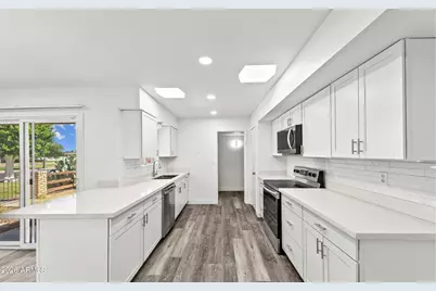 10927 W Peoria Avenue, Sun City, AZ 85351 - Photo 9