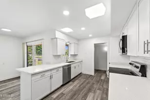 10927 W Peoria Ave, Sun City, AZ 85351 - Photo 7