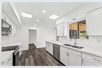 10927 W Peoria Avenue, Sun City, AZ 85351 - Photo 5