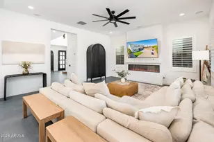 3520 E Crest Ln, Phoenix, AZ 85050 - Photo 13