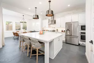 3520 E Crest Ln, Phoenix, AZ 85050 - Photo 5