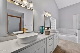 5735 E Campo Bello Dr, Scottsdale, AZ 85254 - Photo 23
