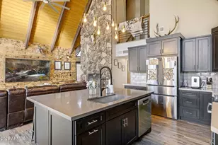 2250 Grizzly Dr, Overgaard, AZ 85933 - Photo 15