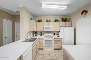 16013 S Desert Foothills Pkwy, Phoenix, AZ 85048 - Photo 11