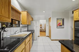 1132 E Flynn Ln, Phoenix, AZ 85014 - Photo 17