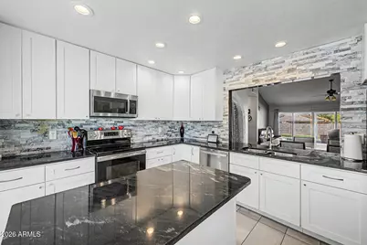 12102 N 79th Avenue, Peoria, AZ 85345 - Photo 9