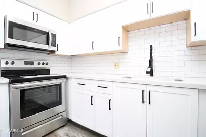 2807 E Paradise Lane #Apt 102, Phoenix, AZ 85032 - Photo 3