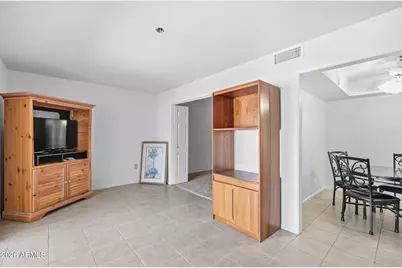 10046 W Hawthorn Drive, Sun City, AZ 85351 - Photo 9