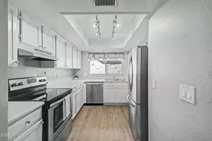 18217 N 16th Way, Phoenix, AZ 85022 - Photo 9