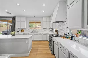 6886 S Emerald Pl, Chandler, AZ 85249 - Photo 9