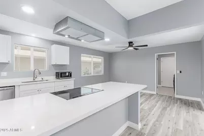 10022 W Mountain View Road, Sun City, AZ 85351 - Photo 13