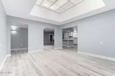 10022 W Mountain View Road, Sun City, AZ 85351 - Photo 5