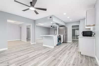 10022 W Mountain View Road, Sun City, AZ 85351 - Photo 11