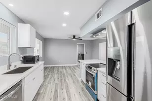 10022 W Mountain View Rd, Sun City, AZ 85351 - Photo 9