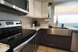 7521 W Flower St, Phoenix, AZ 85033 - Photo 3