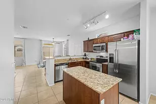 2725 E Mine Creek Rd, Phoenix, AZ 85024 - Photo 9