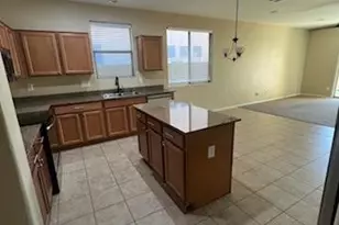 10335 W Robin Ln, Peoria, AZ 85383 - Photo 5